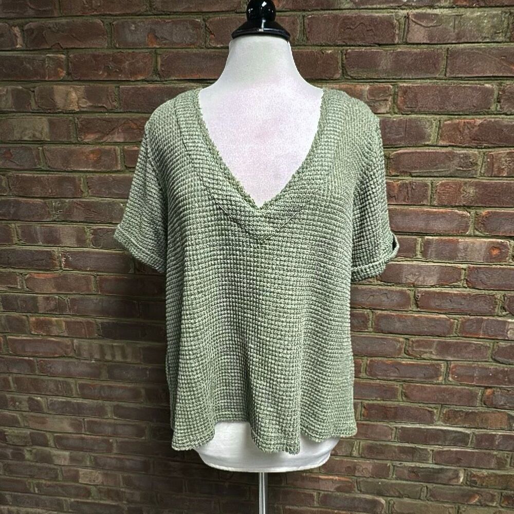 POL Women’s Army Green Waffle V Neck Short Sleeve Top Sz Large NEW